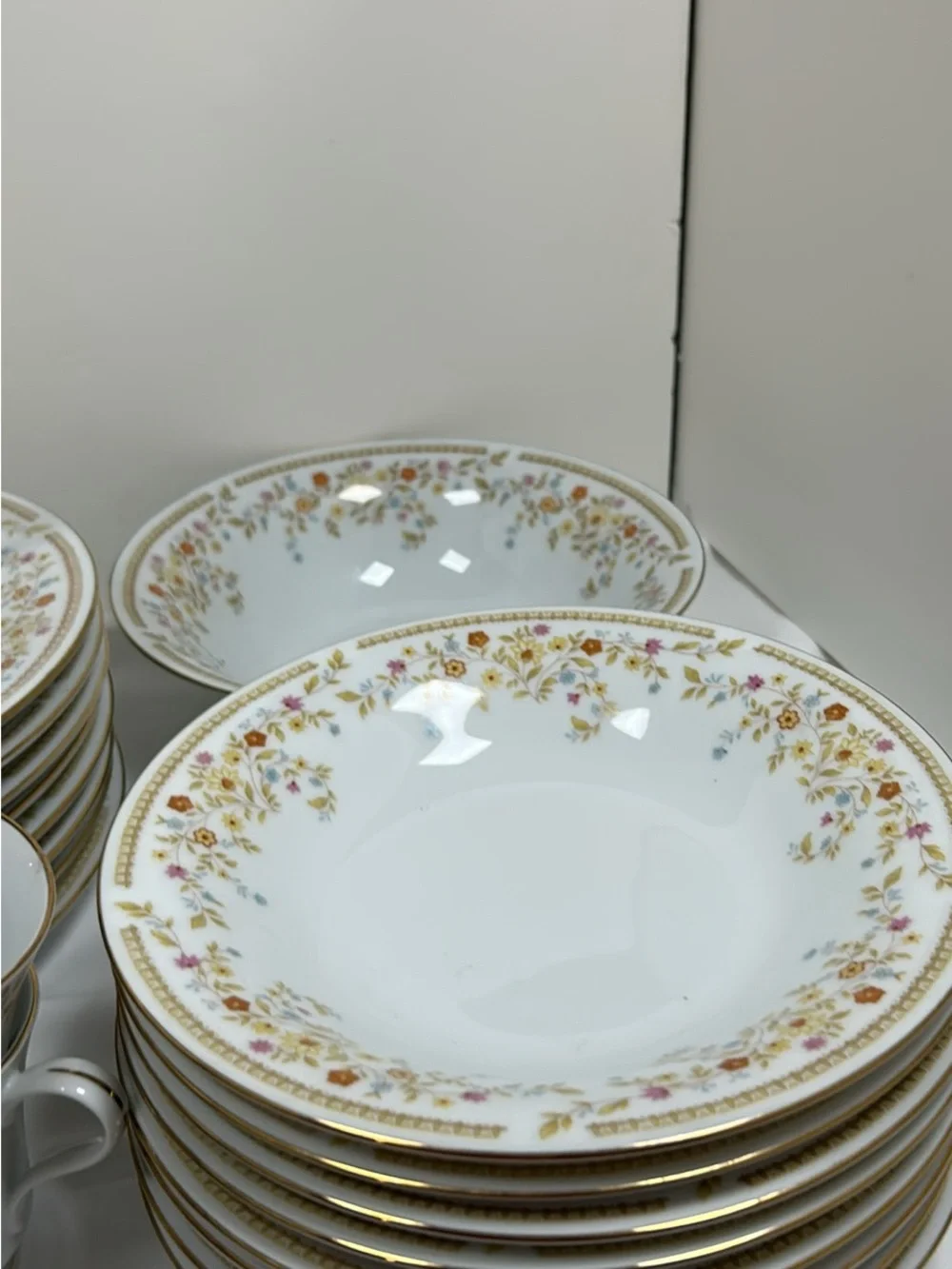 Liling yung shen fine china dinnerware set for 8